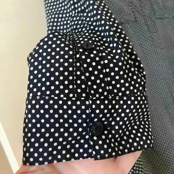 EUC Liz Claiborne Blouse Button Down, Polka Dot Women’s size small - Picture 4 of 9